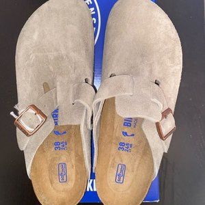 Birkenstock Boston Clogs Taupe Suede Softbed Clogs in EU 38/7-7.5 US